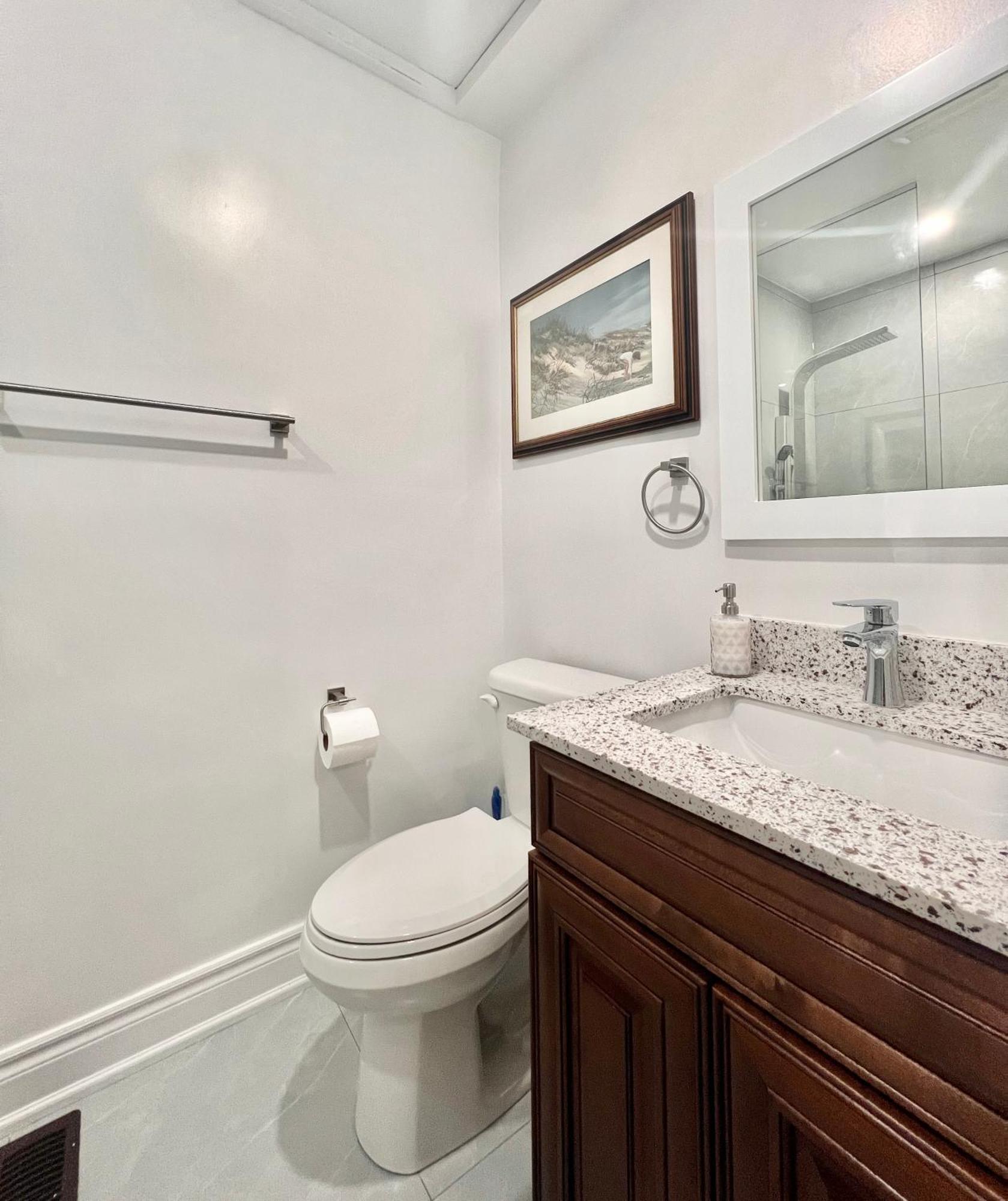 Upgraded Rooms With Bath 7-Min To Subway Near Downsview Rogers Stadium โตรอนโต ภายนอก รูปภาพ