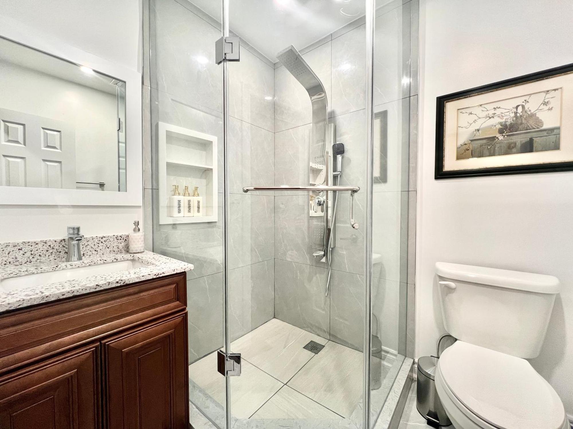 Upgraded Rooms With Bath 7-Min To Subway Near Downsview Rogers Stadium โตรอนโต ภายนอก รูปภาพ