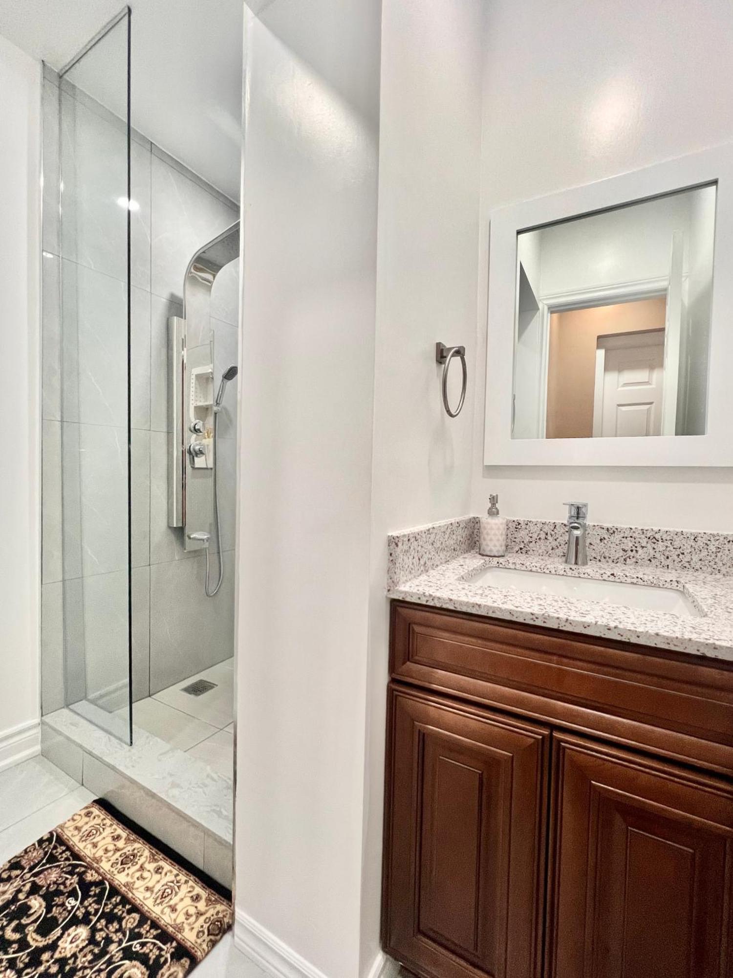 Upgraded Rooms With Bath 7-Min To Subway Near Downsview Rogers Stadium โตรอนโต ภายนอก รูปภาพ